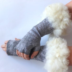 Felt fingerless gloves Hand Felted Mittens, Alpaca White gloves, Fur mittens Gray Grey wool mittens, Cozy winter Gloves, wool arm warmer