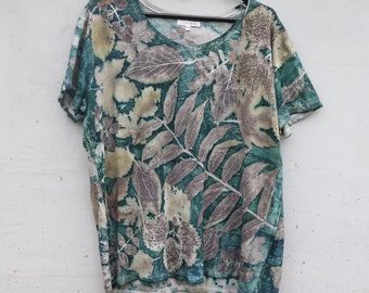 Camiseta Botanical Ecoprint: Algodón azul, teñido natural a mano, talla grande