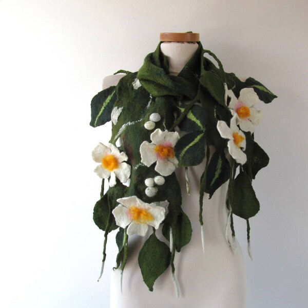 Felted scarf flower cherry blossoms felted scarf felt necklace spring scarf green Women floral scarf felted jewerly galafilc