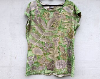 Top shirt eco print botanical print Green Cotton shirt women Ecoprint  Medium size Natural hand dyed organic women t-shirt   galafilc