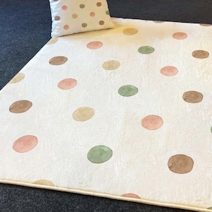 Bunter gepunkteter Waschbarer Kinderteppich - Weiche Spielmatte für Kinderzimmer mit gratis Kissenbezug - Spaß & gemütliche Raumergänzung