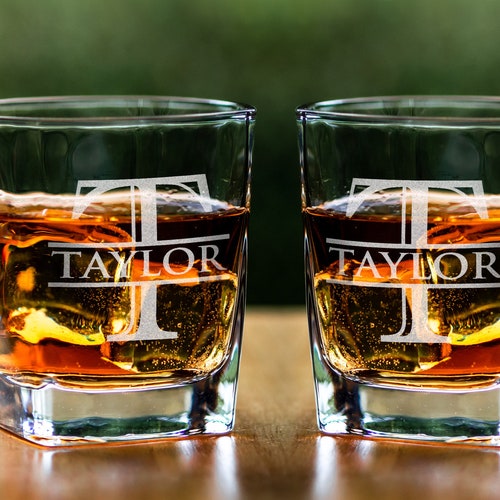 Whiskey Sets Bourbon Decanter Set Gifts for Men Fathers Day Birthday Scotch Glasses Drinkware College Graduation Gift Engraved Monogram