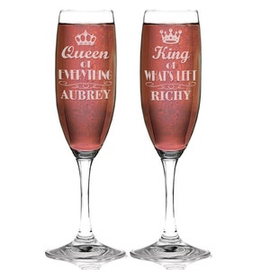 Personalized Set of 2 Champagne Glasses with Names, Queen of Everything King of Whats Left Champagne Flutes, Funny Bride and Groom Gift image 1