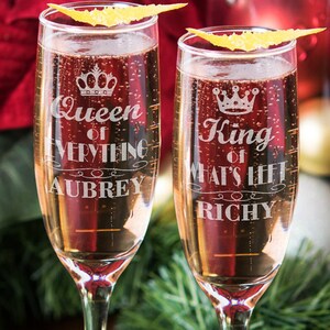 Personalized Set of 2 Champagne Glasses with Names, Queen of Everything King of Whats Left Champagne Flutes, Funny Bride and Groom Gift image 5