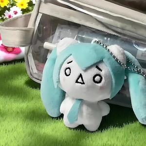 Porte-clés peluche Kawaii inspiré de Miku, porte-clés peluche dessin animé mignon, breloque de sac pour poupée Mini version Q, breloque de sac peluche, cadeau mignon pour les filles