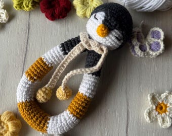 Patrón de crochet, pingüino sonajero, juguete sonajero, pingüino lindo, patrón de crochet, patrón de juguete, patrón de sonajero, amigurumi, juguete de peluche de pingüino.