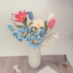 Gehäkelte rosa Tulpe Blumenstrauß, Strickblumen, gehäkelte Tulpe Rose Blume, Stricktulpe Bouquet, gehäkelter Blumenstrauß, Geschenk für Sie