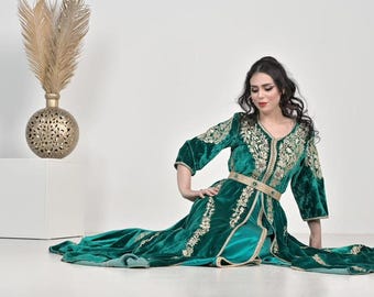 Luxury Moroccan Caftan: Green Wedding Dress, Hand-Embroidered Arabic Gown