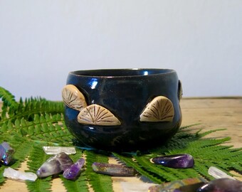 Handgemachter Pilzbecher - Keramiktasse - Naturinspiriertes Geschenk
