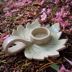 Leaf Tea Light Holder – Handmade Ceramic Decor – Nature-Inspired Candle Dish