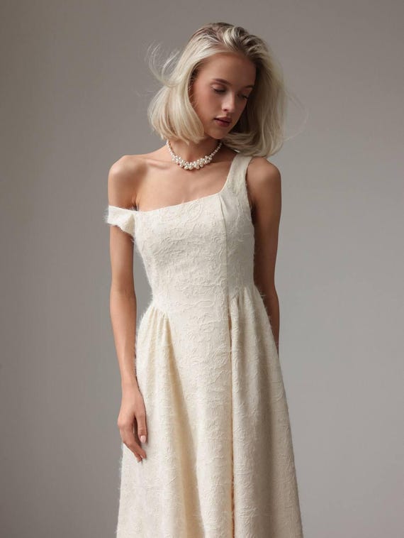green emerald velvet dress Denali Floral Embroidered Sleeveless Midi Dress Cream / Xs main image 0