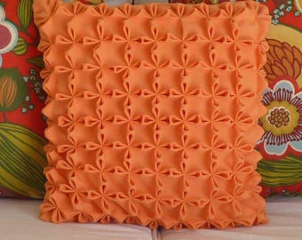 Smocked Pillow Pattern - Flower fabric manipulation cushion Canadian smocking pillow cover pinch pleat pillow vintage quilt pillow tutorial