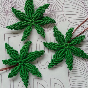 Macrame Leaf Micro Macrame Tutorial VIDEO how to macrame Cannabis Leaves pattern jewelry unique textil accessory macrame pendant pattern macrame how to beginner macrame EASY tutorial