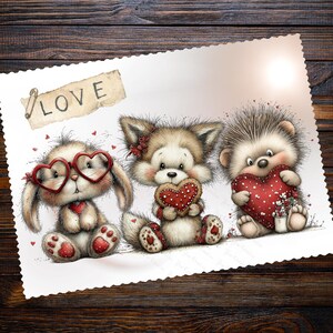 Könnte beinhalten: Eine Illustration mit drei niedlichen Zeichentricktieren: einem Hasen mit herzförmiger Brille, einem Fuchs und einem Igel. Jedes Tier hält ein Herz, mit dem Wort "LOVE" darüber. Das Bild hat ein Valentinstag-Thema.
