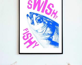 Swishy Fishy – Impressão de Peixe em Estilo Pop Retrô | Arte de Parede em Meio-Tom Rosa e Azul | Pôster de Peixe Divertido | Decoração Maximalista para Casa