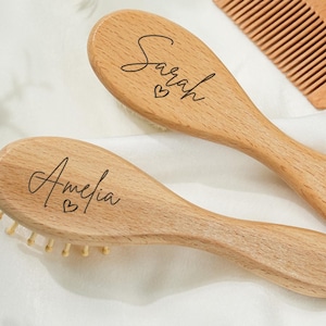 パーソナライズされた木製ベビーヘアブラシ、カスタム刻印名前ブラシ、ベビーシャワーギフト、新米ママギフト、女の子の赤ちゃんギフト、男の子の赤ちゃんギフト、赤ちゃんの記念品