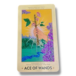 Ace of Wands - Verzierte Tarotkarte (Neoteric Feminine Deck)