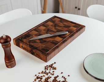 Personalized Double-Sided Walnut Butcher Block – Custom Engraved End Grain Cutting Board for Cooking Enthusiasts