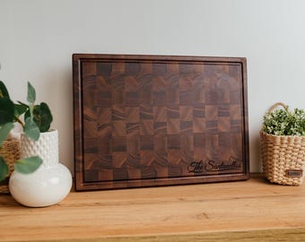 Personalized Double-Sided Walnut Chopping Block – Custom Engraved End Grain Cutting Board for Home & Pro Kitchens