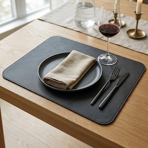 Set individuell gestaltbarer Lederplatzsets, handgefertigte, geprägte Lederplatzsets, runde Lederplatzsets (6er-Set), Tischsets für den Esstisch