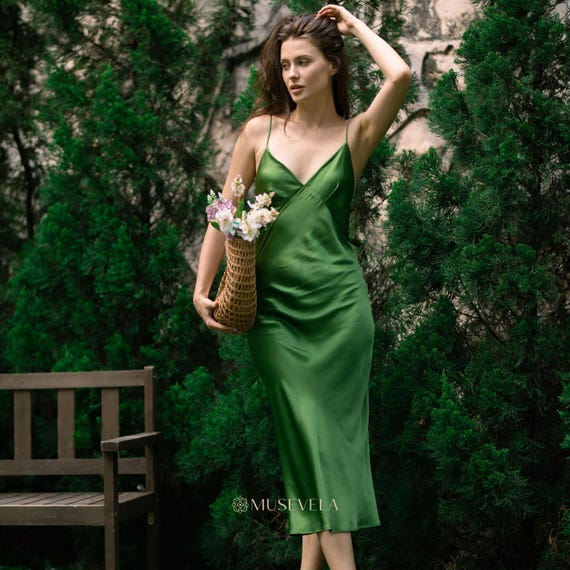 green emerald velvet dress Shop the Stunning Emerald Green Eclipse Gown main image 0