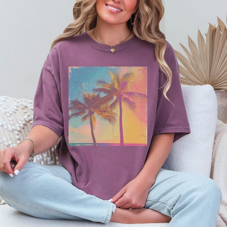 T-shirt rétro Comfort Colors® à motif palmiers, idéal pour les vacances à la plage tropicale. image 10