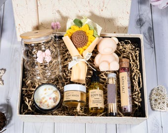 Birth Flower Personalized Glass Cup Birthday Box for Friend Birthday Gift Box Mom Pampering Gift Basket Relaxing Gift Set Custom Name Gift