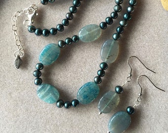 Sea-green Agate and Green Pearls Necklace and Earring Set, with Extender