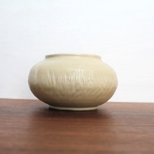 Handthrown pottery decorative bowl signed pottery &quot;JN 99&quot; Canada