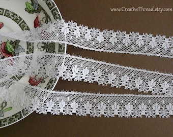 6 3/8 Yards, Vintage English Nottingham Heirloom Lace, Delicate Cotton Lace Edge, Leaves and Spiderweb pattern -  3/4" Wide - White - N108