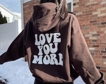 Sudadera con capucha "Te amo más": regalo de San Valentín de moda en color marrón