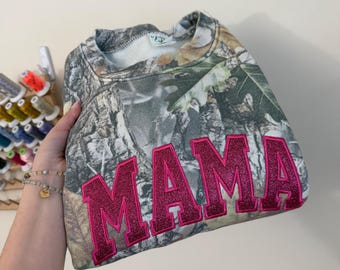 Sudadera de camuflaje con apliques de purpurina de Mama, cuello redondo grueso y bordado personalizado