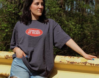 Camiseta de algodón grueso con estampado de vaquera de corazón, estilo campestre.