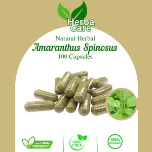 Puede incluir: Una botella de 100 cápsulas de Amaranthus Spinosus herbal natural. La botella está etiquetada como "Herba Care" y presenta un diseño de hoja verde. Las cápsulas son transparentes y contienen un polvo verde. La imagen también incluye una planta verde con hojas pequeñas.