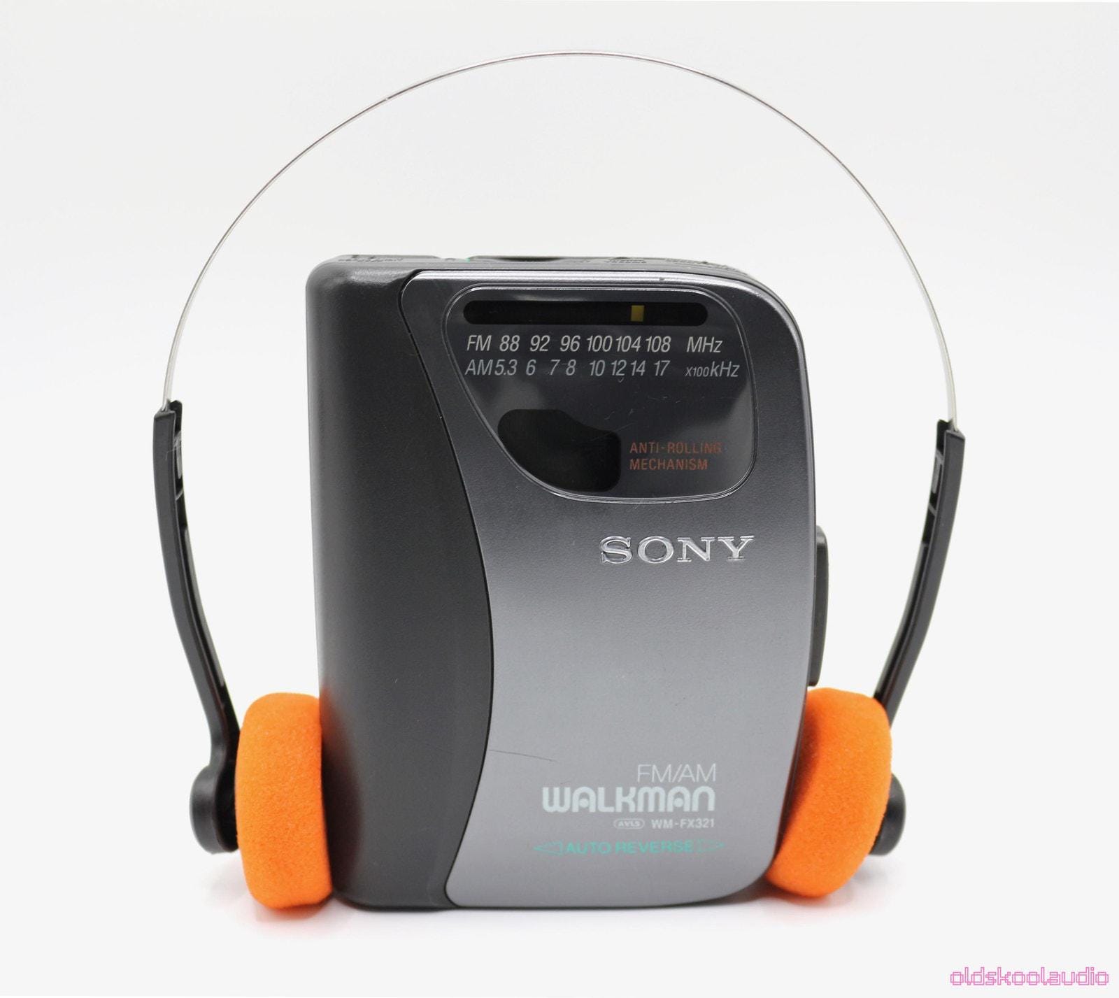 Lot 2 Playstation + manettes et accessoires + Walkman Sony WM-FX455 Vintage
