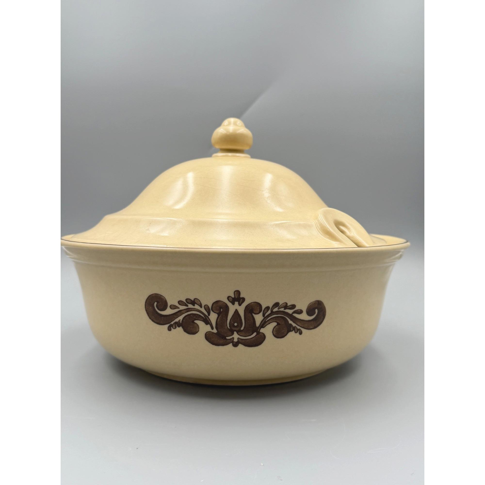 Pfaltzgraff Village 3qt Casserole Dish Slotted Cover Vintage Beige