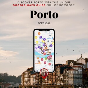 Op de afbeelding: Een screenshot van een Google Maps-gids voor Porto, Portugal, met een kaart waarop verschillende bezienswaardigheden zijn aangegeven met pictogrammen. De kaart wordt weergegeven op het scherm van een smartphone, met een persoon die voor het scherm staat. De kaart toont locaties zoals de Lello-boekhandel, de Mercado do Bolhão en de Jardim do Morro.