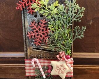 カントリー風クリスマス壁掛け – 素朴なヴィンテージチーズおろし器の装飾