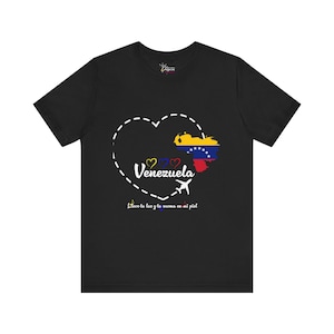 May include: Black t-shirt featuring a white heart-shaped design with the word "Venezuela" and a map of Venezuela in the center. The design includes a plane and the text "Llevo tu luz y tu aroma en mi piel."