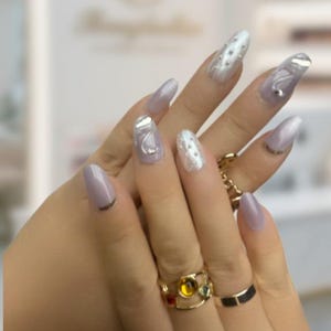 Handmade White Swan Press On Nails: 3D Pearl Cat Eye Finish