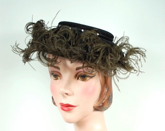 Mid 1950s Black Feathered Hat / Ostrich Feather Velour Felt 50s Fall Winter Flat Crown Saucer Platter