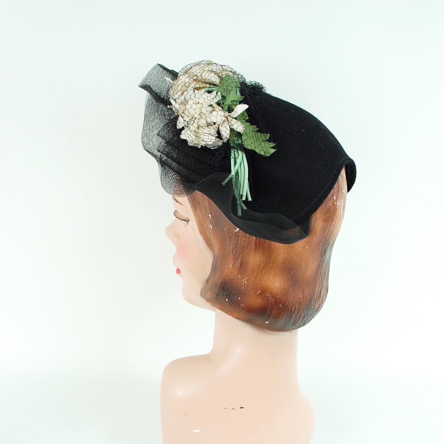 Vintage 40’s 50’s Black Hat White Cream Floral Accents Women’s Flowers Cap Vintage Black Hat with Small Flowers, Straw with Velvet late  main image 2