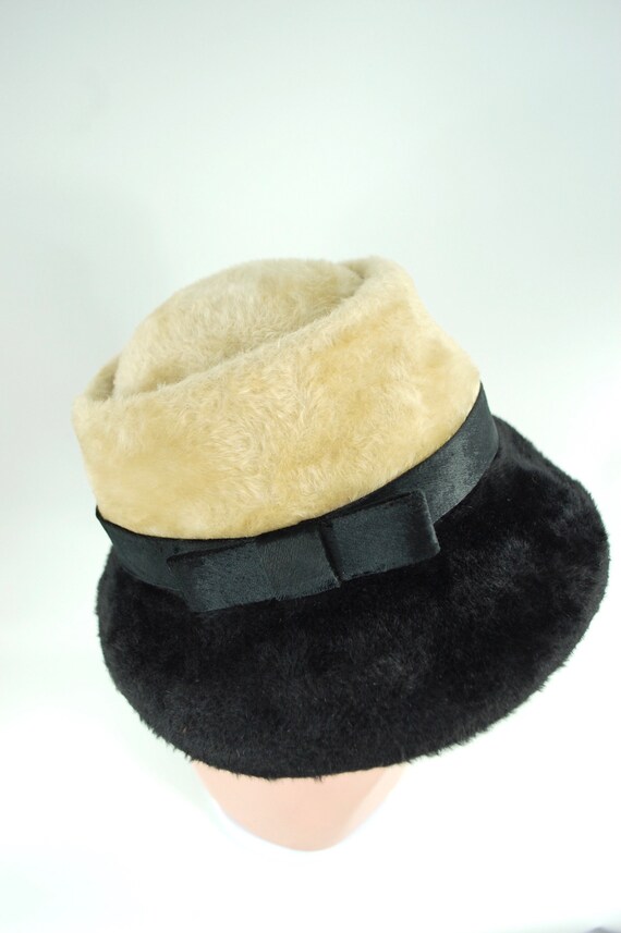 1960s Beige and Black Fur Felt Cloche Hat by Bran… - image 4