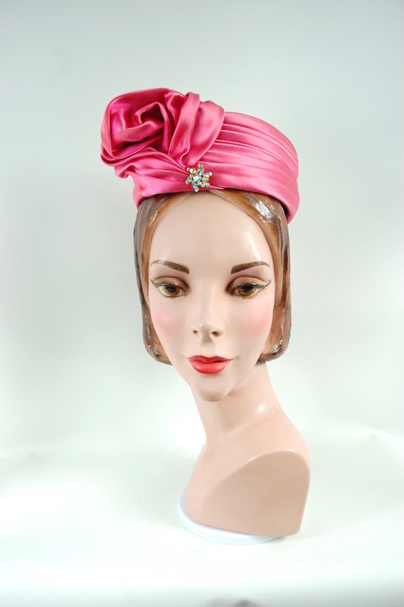 1960s Pink Satin Toque Hat / Turban Pillbox Pleated  display picture 2