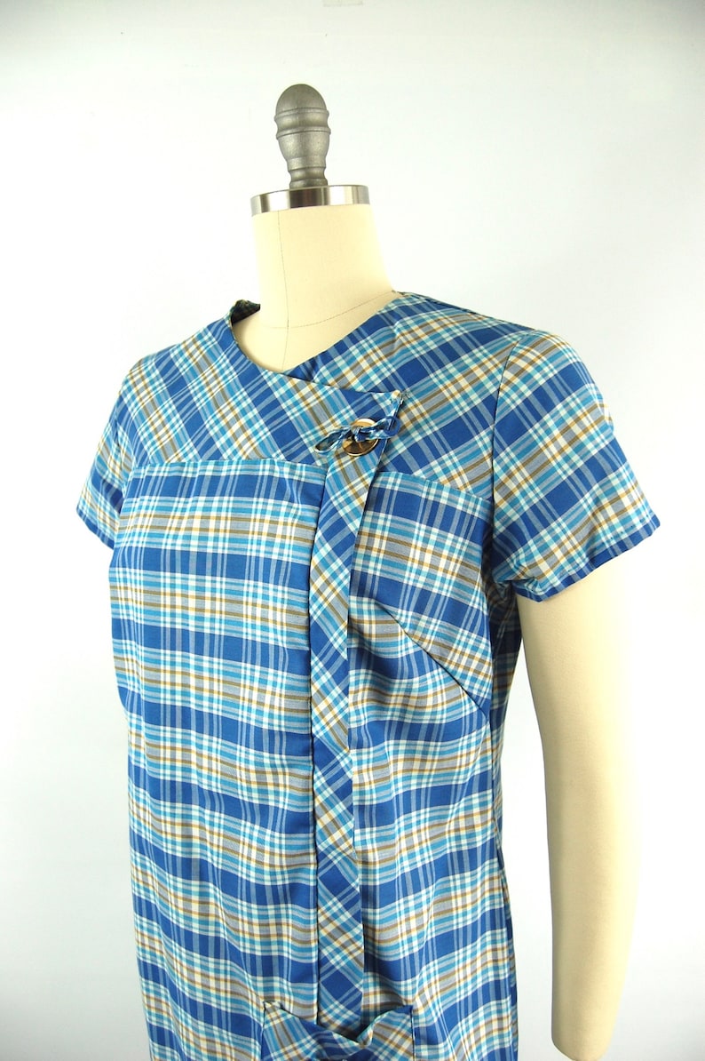 70s Zip Front House Dress Casual Lounge 60s 70s Plaid Day Dress 38 Bust late 1960s Shift Dress Early 1970s Blue White Brown Plaid