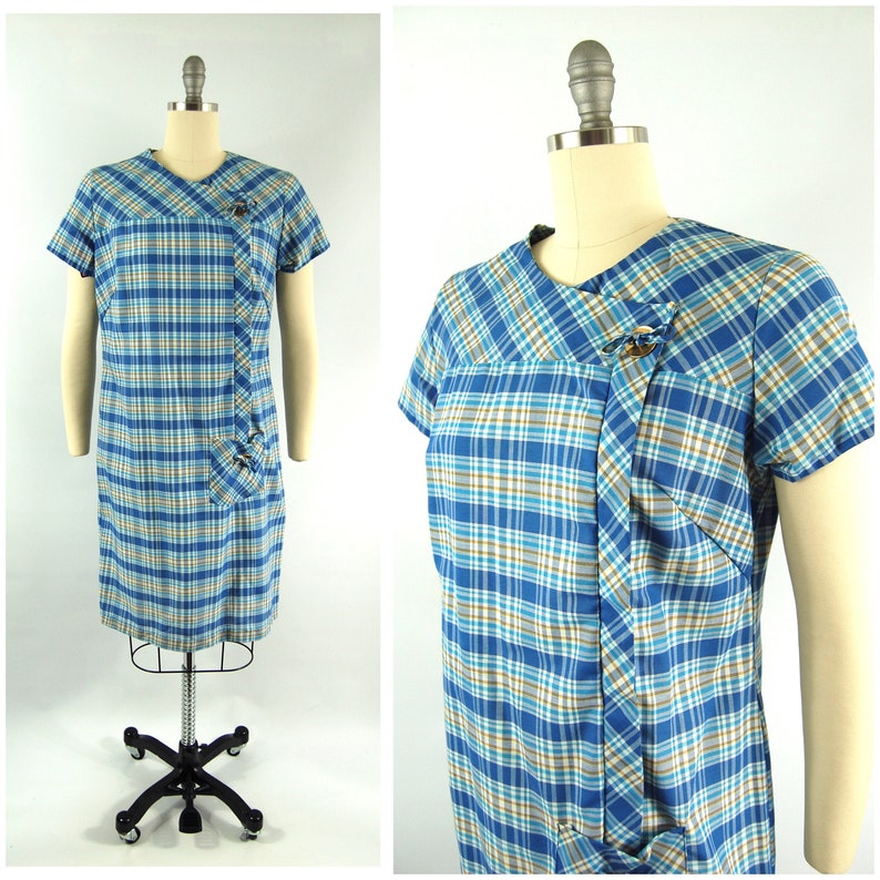 70s Zip Front House Dress Casual Lounge 60s 70s Plaid Day Dress 38 Bust late 1960s Shift Dress Early 1970s Blue White Brown Plaid