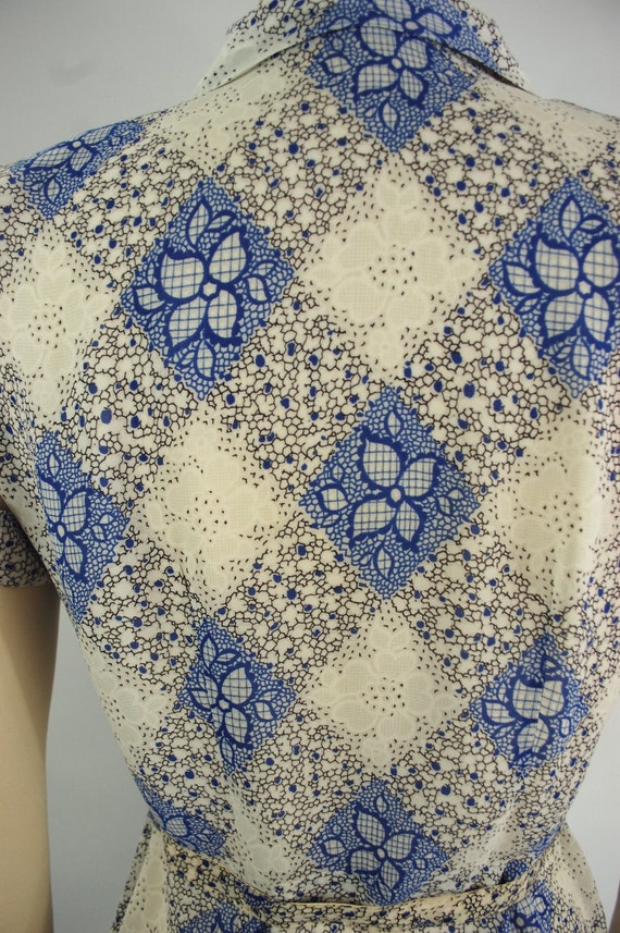 1940s Blue White Floral Dress / 29 Waist 40 Bust … - image 2