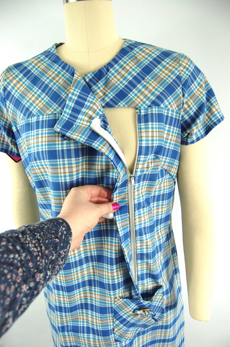 70s Zip Front House Dress Casual Lounge 60s 70s Plaid Day Dress 38 Bust late 1960s Shift Dress Early 1970s Blue White Brown Plaid