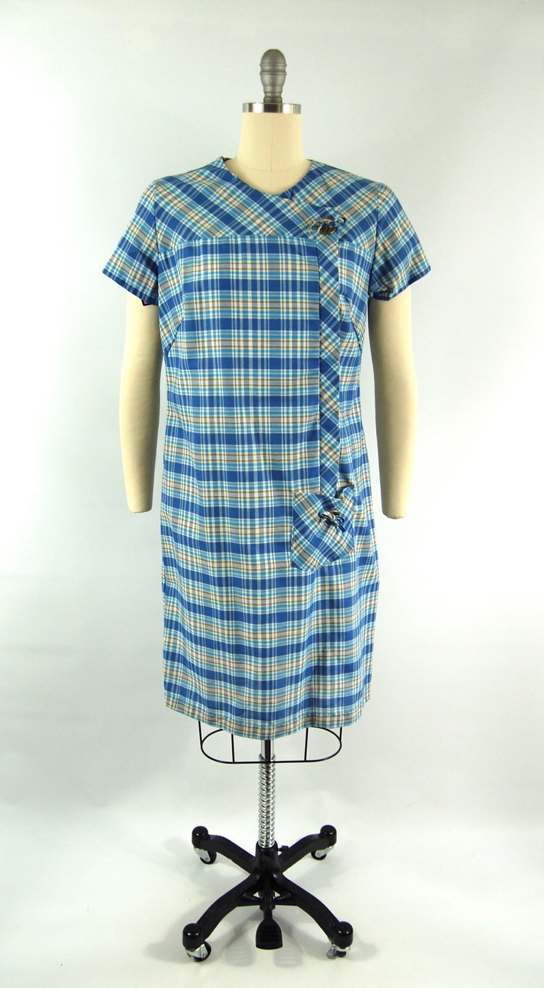 70s Zip Front House Dress Casual Lounge 60s 70s Plaid Day Dress 38 Bust late 1960s Shift Dress Early 1970s Blue White Brown Plaid
