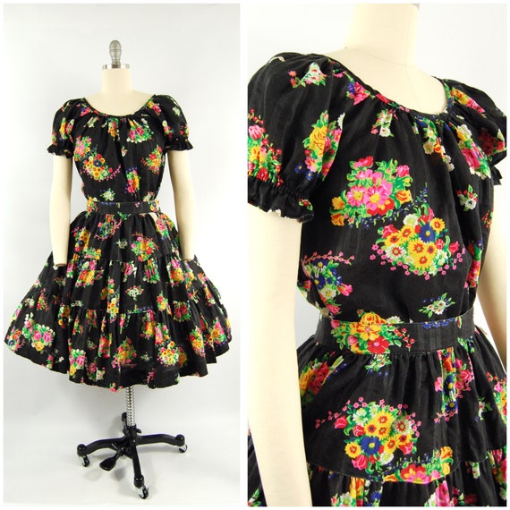 60s Floral Patio Set Circle Skirt and Blouse / 27
